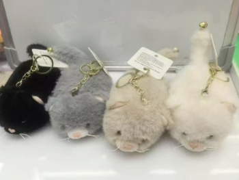 им Кошка арт. 209503 Брелок лежит с усами цвета микс 15 см в пак. им Кошка арт. 209503 Брелок лежит с усами цвета микс 15 см в пак.